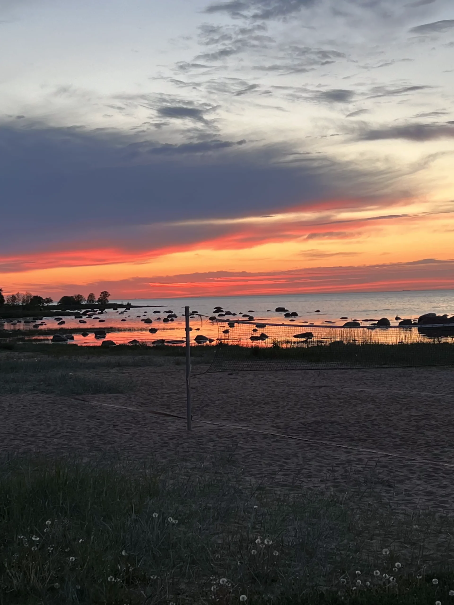 Вид на закатное море с пляжа